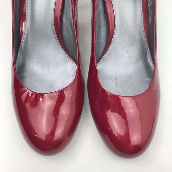 Liz Claiborne JOHNNIE Red Patent Leather Closed Toe Flex Holiday Heels - Picture 8 of 12
